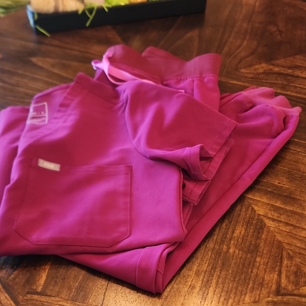 Figs Bold Magenta Scrub Set